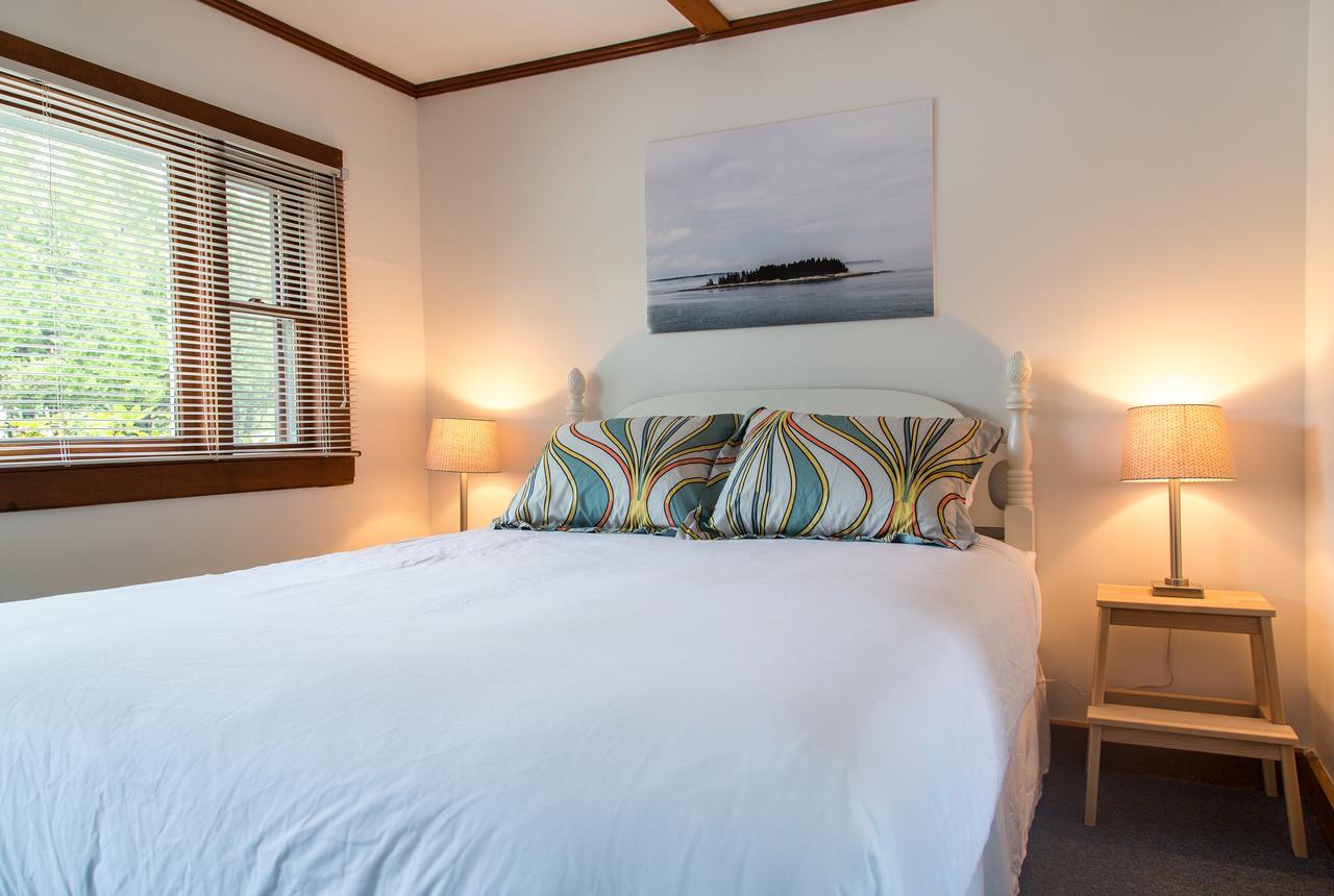 Merrybell Motel Lincolnville Room photo